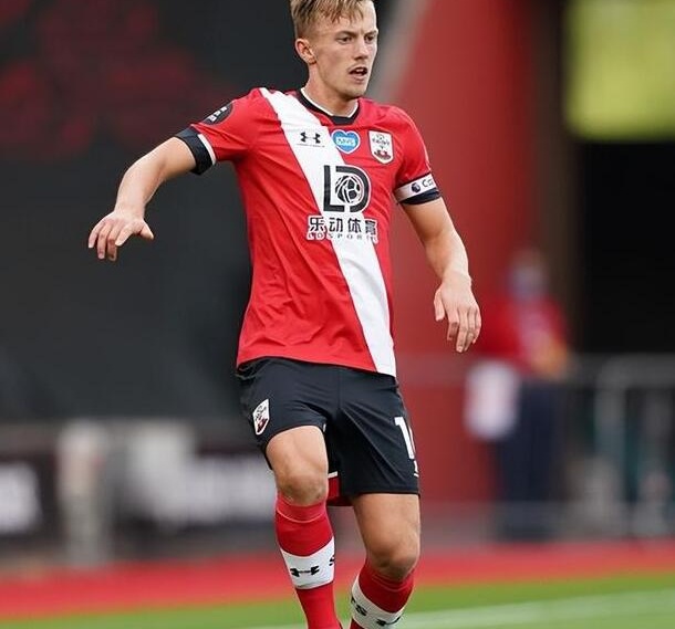 关于欧超杯转会期再迎强敌；费耶诺德刷新队史纪录；主帅态度——更衣室稳定；球探报告显示潜力的信息-九游体育