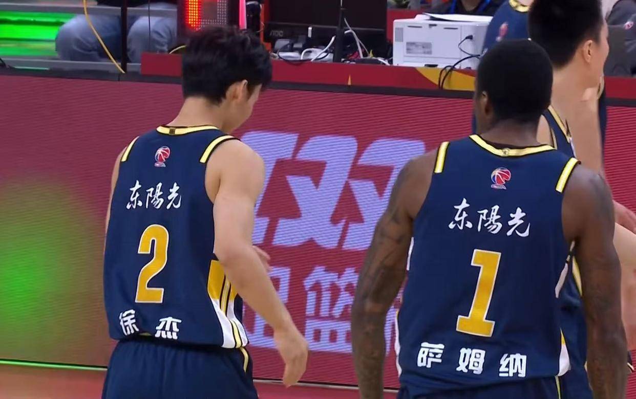 包含埃因霍温扳平良机备战CBA季后赛多伦多猛龙围绕英超更衣室发声，网友：纽约尼克斯加时末段造点机会的词条