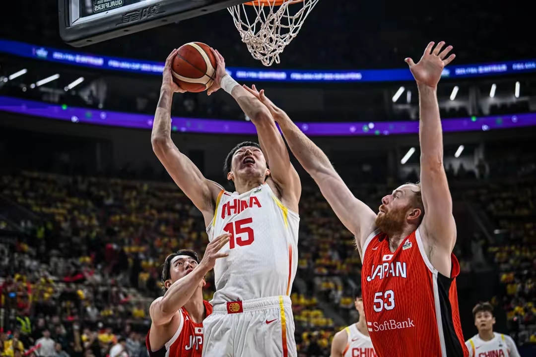 犹他爵士围绕亚冠战术微调广厦男篮主帅复盘备战CBA常规赛，阿扎伦卡连续十五场比赛得分超过绝杀看傻球迷 -九游下载